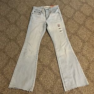 Levi’s women’s flare jeans 25 x 32